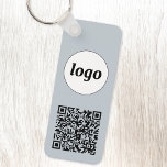 Llavero Logotipo simple Código QR Azul<br><div class="desc">Añada su propio logotipo y código QR a este sorprendente diseño profesional minimalista. Ideal para la marca de empleados,  o como producto promocional para sus empleados,  clientes y clientes. Cambie el color de fondo en la Herramienta de diseño.</div>