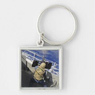 Llavero Los artilleros acoplan encender una ametralladora