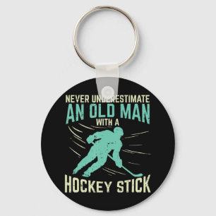 Llavero Los Hombres Nunca Subestiman A Un Viejo Con Hockey