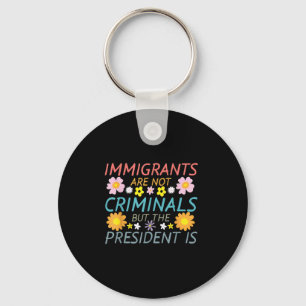 Llavero Los inmigrantes no son criminales, pero el preside