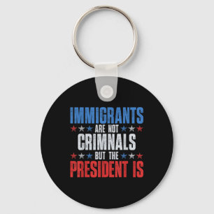 Llavero Los inmigrantes no son criminales, pero el preside