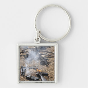 Llavero Los pedazos de armas enemigas presentan para