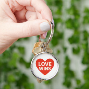 Llavero Love Wins Heart Design Keychain