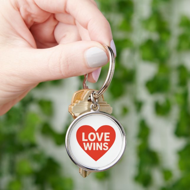 Llavero Love Wins Heart Design Keychain (Mano)