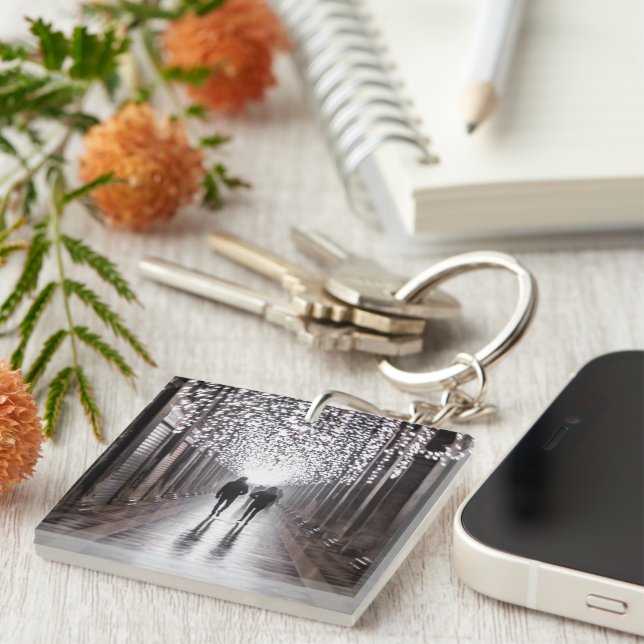 Llavero Luz, sombras y simetría - sepia (Frente Derecha)