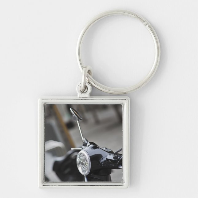 Llavero Madrid, scooter negro de Vespa (Frente)