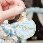 Llavero Maid of Honor Boda Gift Gold Frills & Pale Blue<br><div class="desc">Estas cadenas están diseñadas para dar como favores a la doncella de honor en su fiesta de bodas. Presentan un diseño sencillo y elegante con un fondo azul claro en polvo, un texto dorado y un florido Relieve metalizado dorado en encía. El texto dice "Mujer de honor" con espacio para...</div>