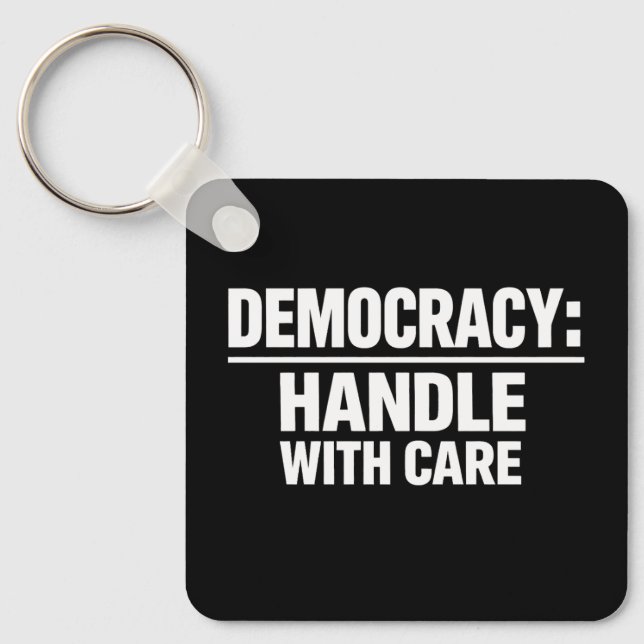 Llavero Manejar la democracia con cuidado (Anverso)