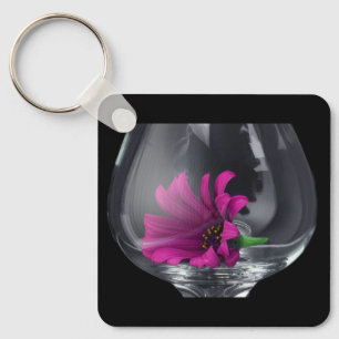 Llavero Margarita Rosa Primer Plano En Un Vaso De Vino