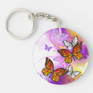 Llavero Mariposas Monarca sobre Fondo Púrpura
