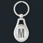 Llavero Mármol Blanco Moderno Monograma Personalizado y No<br><div class="desc">Diseño de Monograma Moderno con letra de monograma personalizada "M" y nombre en estilo de fuente sans serif moderno y negrita. Regalo perfecto para él, regalo del día del padre, regalo para los padrinos y más. Tenga en cuenta: los detalles de mármol son simulados en la obra de arte. No...</div>