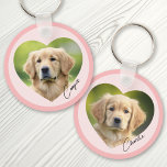Llavero Mascota foto de perro dentro del corazón con el bo<br><div class="desc">Anillo de claves de color rosa o personalizado con la foto de sus mascotas dentro de un corazón con el nombre en un tipo de letra manuscrita y un borde rosa más oscuro alrededor del borde del anillo de claves. Impresión de doble cara.</div>