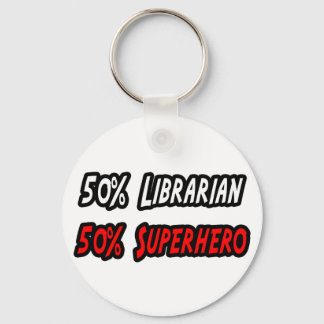 Llavero Medio bibliotecario medio superhéroe