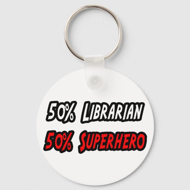 Llavero Medio bibliotecario medio superhéroe (Anverso)