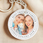 Llavero Mejor Amigos para siempre BFF Fotografía simple mo<br><div class="desc">Este diseño simple y clásico está compuesto por tipografía de la síspera y agrega una foto personalizado. "Best Friends Forever" (Los mejores amigos para siempre) gira en torno a la foto de tus amigos</div>