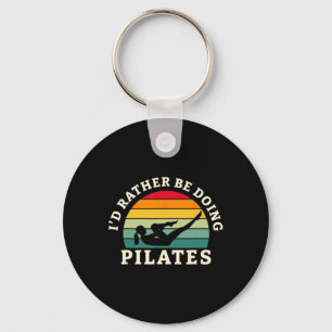 Llavero Mejor estaría haciendo ejercicio de Pilates y Yoga