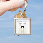 Llavero Mejor hombre Boda de Tuxedo Black Tie Keychain<br><div class="desc">¿Buscas un regalo encantador para tu Mejor Hombre con un esmoquin de marfil con corbata de arco negro? Entonces has venido a la tienda correcta. Añade tu nombre y fecha de boda a esta encantadora cadena de teclas plateadas</div>