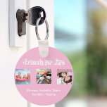Llavero Mejores amigos fotos de escritura rosa en blanco p<br><div class="desc">Un regalo para tu(s) mejor(s) amigo(s) por cumpleaños,  Navidades o un evento especial. Texto en blanco: Amigos por la vida,  escrito con un guión a la moda. Personalice y utilice sus propias fotos y nombres. Un fondo pastel de color rosa oscuro.</div>