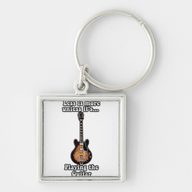 Llavero Menos es más a menos que esté tocando la guitarra. (Frente)