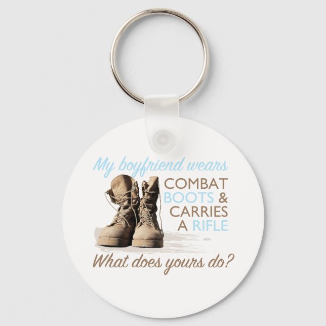 Llavero Mi Novio Usa Bots De Combate (Anverso)