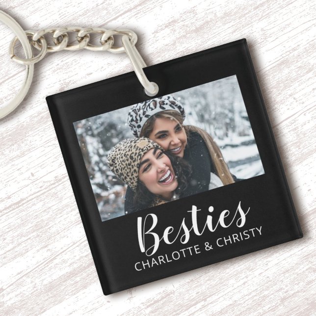 Llavero Minimalist Modern Chic Best Friends Photo (A black and white minimalist Best Friend "Besties" Keychain. Personalize it with your photo and name)