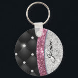 Llavero Moda giratoria purpurina plateado monograma rosa n<br><div class="desc">Un purpurina de plata y rosa chicle fresco y diamantes de imitación adornados con un diseño de chapa negra. Elegante cadena de teclas Monograma Purpurina. Personalízalo con su nombre, monograma u otro texto deseado. Esto hace que el dulce perfecto cumpleaños 16, boda, ducha de novia, aniversario, ducha de bebé o...</div>