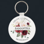 Llavero Moda rusa Borgoña Rojo Rosa Rubor Personalizado<br><div class="desc">Las ruidosas rosas rojas burdeos de moda y rosa rubí están rodeadas de hojas verdes y viñas. El nombre de la dama de honor divide a los rosas por la mitad. El nombre y el boda de la novia están escritos en texto curvado encima de la dama de honor de...</div>