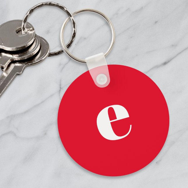 Llavero Moderno y moderno de moda Rojo monogramado inicial (A striking red keychain with monogram lower case initial in a modern font)