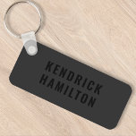 Llavero Moderno y moderno negro negro negro negro Minimali<br><div class="desc">Un diseño impactante y negro con una tipografía moderna en bloques negros sobre un fondo gris carbón vegetal negro. El texto puede ser fácilmente personalizado para un diseño tan único como usted!</div>