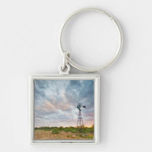 Llavero Molino de viento y nubes al atardecer