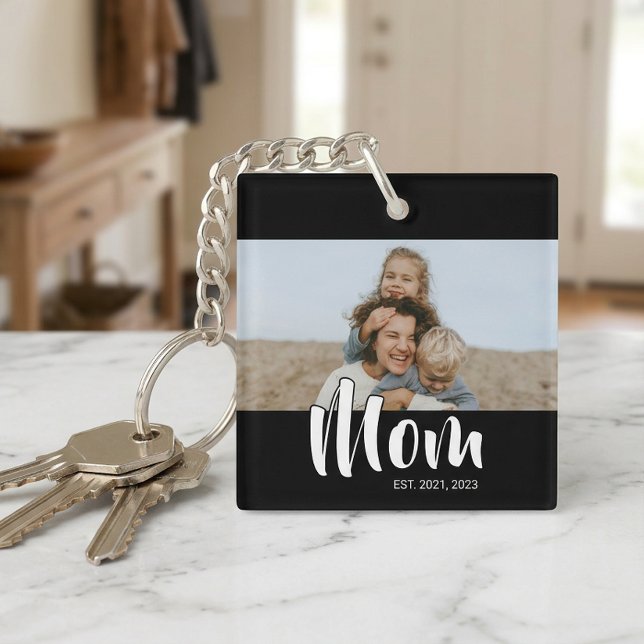 Llavero Mom Established Modern Script Photo (Mom Established Modern Script Photo Keychain)