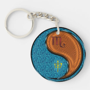 Llavero Mono de Escorpio y Madera