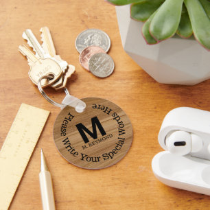 Llavero Monograma con texto personalizado sobre madera fal