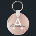 Llavero Monograma de Acero Inoxidable Rosa Faux<br><div class="desc">Pink Rose Gold Faux Stainless Steel Metallic y Sparkle Purpurina Elegant Keychain. Estas cadenas de claves se pueden personalizar para incluir su nombre inicial y su nombre de pila. Estas cadenas de claves hacen grandes favores de cumpleaños,  ducha de novia o fiesta de soltera.</div>