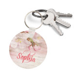 Llavero Monograma de arándanos rosa pastel<br><div class="desc">Flores de cerezo suaves,  pálidas y delicadas,  flores grandes sobre una pared rústica de madera rosa. Plantilla para su monograma y nombre,  letras rosas. Femenino y elegante.</div>