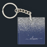 Llavero Monograma de esparkle Purpurina azul de la marina<br><div class="desc">Relieve metalizado de Purpurina de esparkle de  azul y plateado con guión de monograma clave. Esto hace que el dulce perfecto cumpleaños 16,  boda,  ducha de novia,  aniversario,  ducha de bebé o fiesta de soltera sea regalo para alguien que ama el lujo glam y los estilos de moda.</div>