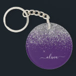 Llavero Monograma de Girly Glam Purpurina de Plata Púrpura<br><div class="desc">Cadena de claves de nombres de monograma con Purpurina de guion Silver y Purple Sparkle. Esto hace que el dulce perfecto cumpleaños 16,  boda,  ducha de novia,  aniversario,  ducha de bebé o fiesta de soltera sea regalo para alguien que ama el lujo glam y los estilos de moda.</div>