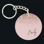 Llavero Monograma de Purpurina rosa de Rubor Girly Rosa Go<br><div class="desc">Girly Rosa Gold - Rubor Pink Sparkle Purpurina Script Monograma Keychain. Esto hace que el dulce perfecto cumpleaños 16,  boda,  ducha de novia,  aniversario,  ducha de bebé o fiesta de soltera sea regalo para alguien que ama el lujo glam y los estilos de moda.</div>
