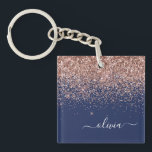 Llavero Monograma de Purpurina rosa Rubor Rosa azul de la<br><div class="desc">Relieve metalizado Rubor color azul marino y oro Rosa de imitación rosada Purpurina guión cadena de nombres de monograma Esto hace que el dulce perfecto cumpleaños 16, boda, ducha de novia, aniversario, ducha de bebé o fiesta de soltera sea regalo para alguien que ama el lujo glam y los estilos...</div>
