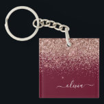 Llavero Monograma de Purpurina rosa Rubor Rosa de Borgoña<br><div class="desc">Borgoña y Rosa Oro Rubor Relieve metalizado de imitación rosada Purpurina Sparkle Script Monograma Keychain. Esto hace que el dulce perfecto cumpleaños 16,  boda,  ducha de novia,  aniversario,  ducha de bebé o fiesta de soltera sea regalo para alguien que ama el lujo glam y los estilos de moda.</div>