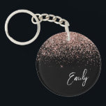 Llavero Monograma de Purpurina rosado Rubor Rosa dorado Gi<br><div class="desc">Girly Black and Rosa Gold - Rubor Pink Sparkle Purpurina Script Monograma Keychain. Esto hace que el dulce perfecto cumpleaños 16,  boda,  ducha de novia,  aniversario,  ducha de bebé o fiesta de soltera sea regalo para alguien que ama el lujo glam y los estilos de moda.</div>