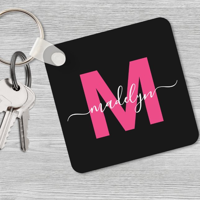 Llavero Monograma del nombre del guión negro rosado en cal (Hot Pink Black Script Name Monogram keychain)