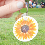 Llavero Monograma Floral<br><div class="desc">Esta cadena de claves única está decorada con un girasol color amarillo acuático y una tipografía elegante. Personalizable fácil. Acuarela original © Michele Davies.</div>