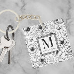 Llavero Monograma inicial personalizado y elegante<br><div class="desc">Añada un toque de elegancia a sus necesidades diarias con esta elegante cadena de claves, con un monograma personalizado y un nombre enmarcado en un detalle cuadrado de moda. La cadena de llaves muestra un hermoso patrón floral botánico que recuerda a las marcas de perfume francés de gama alta o...</div>