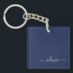 Llavero Monograma moderno azul y blanco de la Marina<br><div class="desc">Presentamos nuestra colección de Monogramas Moderno Azul y Blanco de la Marina: Eleva tu decoración de casa con nuestra sofisticada colección con un diseño contemporáneo de color azul marino y blanco. Cada una de las piezas está meticulosamente diseñada para exudar elegancia y estilo, perfecto para añadir un toque de modernidad...</div>
