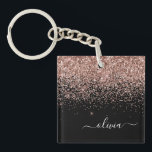 Llavero Monograma monograma de guion de Purpurina rosa de<br><div class="desc">Cadena de claves de nombres de monograma de Purpurina de caracteres rosados de Relieve metalizado negro y Rosa de oro Rubor de imitación rosada. Esto hace que el dulce perfecto cumpleaños 16, boda, ducha de novia, aniversario, ducha de bebé o fiesta de soltera sea regalo para alguien que ama el...</div>