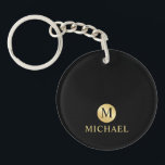 Llavero Monograma personalizado de lujo negro y oro<br><div class="desc">Diseño de lujo blanco y dorado con monograma negro en un elemento de círculo dorado con nombre en estilo de fuente profesional de oro sobre fondo negro. Perfecto como regalos del padre para el padre, regalos para el abuelo, el marido, el novio y más. Nota: Los detalles del Relieve metalizado...</div>