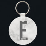 Llavero Monograma y nombre modernos en negrita personaliza<br><div class="desc">Diseño de monograma moderno con letra de monograma personalizada "E" y nombre en estilo de fuente sans serif negrita moderna.

Regalo perfecto para él,  regalo del día del padre,  regalo para el padrino y más.</div>