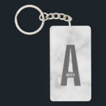 Llavero Monograma y nombre modernos en negrita personaliza<br><div class="desc">Diseño de monograma moderno con letra de monograma personalizada "A" y nombre en estilo de letra sans serif negrita moderna. Regalo perfecto para él, regalo del día del padre, regalo para los padrinos y más. Tenga en cuenta: los detalles de mármol son simulados en la obra de arte. No se...</div>