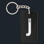 Llavero Monograma y nombre modernos personalizados en negr<br><div class="desc">Diseño de monograma moderno con letra de monograma personalizada "J" y nombre en estilo de fuente sans serif negrita moderna.

Regalo perfecto para él,  regalo del día del padre,  regalo para los padrinos y más.</div>